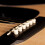 360 Delar Akustisk Gitarr Bridge Pins Pegs i Vitt och Svart med 1 Bit Bridge Pin Puller Remover i Gitarr 3