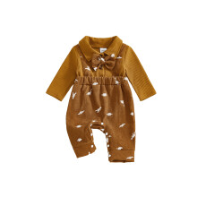 (Newborn, Coffee) Tutina autunnale da neonato con patchwork, maniche lunghe con risvolto, stampa di dinosauri/trattori e papillon.