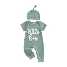 (Newborn, Green) Completo neonato con tutina a maniche corte con ricamo e cappellino incluso.