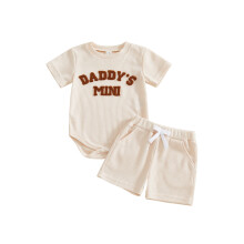 (6-12 Months, Khaki) Completo estivo neonato: tutina a maniche corte con scollo O e ricamo lettere, più pantaloncini con coulisse.