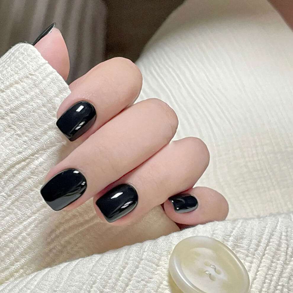 Reach-Tools Short Glossy Black Press-On Nails For Daily Use