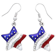 Oorbellen met Amerikaanse vlag en sterren in rood, wit en blauw.