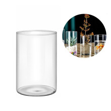 Vaso cilíndrico de vidro transparente com 6,4 cm de diâmetro.