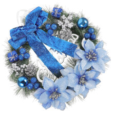 Kunstmatige kerstkrans in blauw met realistisch design voor huisdecoratie