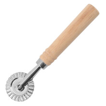 Pizzasnijder met houten handvat, roestvrijstalen rolmes, pizzaroller met één wiel, pizzamaker met houten handvat.