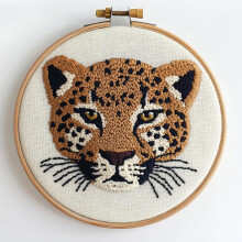 Cartoon Baby Leopard Punch Needle Kit for Beginners – DIY Embroidery Set with Printed Pattern, Hoop & Yarn, 20x20cm, Compatible with Punch Needle