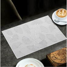 Lot de 2 sets de table imperméables Ginkgo, en PVC isolant et anti-brûlure, motif feuille rectangulaire
