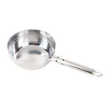 Casserole résistante avec finition martelée, corps en alliage d'aluminium pour une chauffe rapide et homogène, revêtement antiadhésif