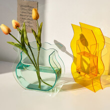 Vase à fleurs en acrylique GOOHOCHY, motif ondulé, couleur jaune, apporte une touche de charme à n'importe quelle pièce. Hauteur : 24 cm.