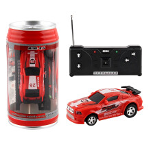 Malé RC auto s překážkami a plechovkami, mikro simulátor závodního auta na dálkové ovládání, kreativní dárek pro začátečníky,
