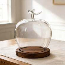 Cúpula de vidro em formato de maçã com base de madeira para decoração de casa