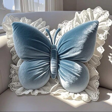 Pernă decorativă cu fluturi albi și garnitură de dantelă, 40x39 cm