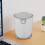 Mini papelera de escritorio con tapa, de plástico, 1,5 L 4