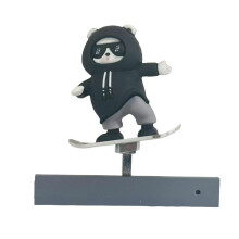 Ornement de tableau de bord ours skateboard QenASHaing, activé par inertie, glisse en douceur, PVC à coller – Compatible avec pare-brise/tableau
