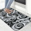 Tapete de porta antiderrapante com estampa espiral em preto e branco, 45,7 x 76,2 cm (18 x 30 polegadas). 4