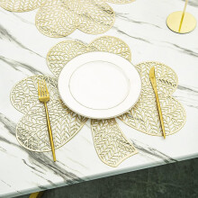 Set van 4 bladvormige placemats van PVC, holle placemats voor de eettafel, hittebestendig en antislip.