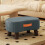Taburete de terciopelo con patas de madera y asiento acolchado. 5
