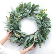 Couronne d'eucalyptus artificiel de 50 cm – Couronne verte toutes saisons pour porte, porche, fenêtre, mur – Décoration intérieure/extérieure