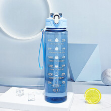 Bouteille d'eau en plastique bleu, portable, 750 ml, bouchon à clapet, idéale pour les voyages.