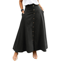 Saia midi feminina de cintura alta, corte evasê, com fenda frontal, bolsos e detalhe de botões – Elegante na cor preta, ideal para trabalho,