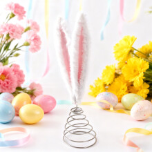 1 décoration de sapin de Pâques, oreilles de lapin blanches et roses avec base en métal, pour la Saint-Patrick et les fêtes de Pâques (13,98 x