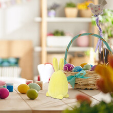 Beflockter Osterhase als Ornament – Pastellfarbene Hasenfigur für Tisch, Korb, Kaminsims oder als Dekoration für Ihr Zuhause – Passend zu