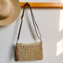 Straw Clutch Purse for Women – Lightweight Woven Rattan Crossbody Beach Bag, Hollowed-Out Design, Versatile Everyday & Gift Use