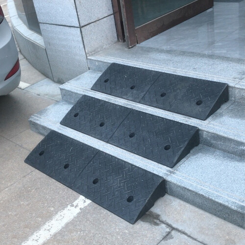 Living And Home 2 PCS Portable Rubber Kerb Ramps 1