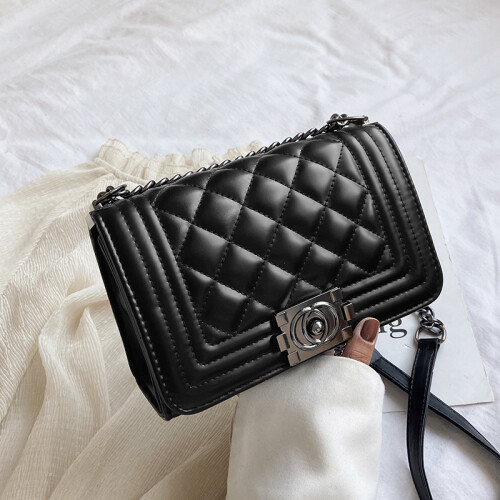 Bolsa de corrente matelassada estilo Chanel, na moda. 1