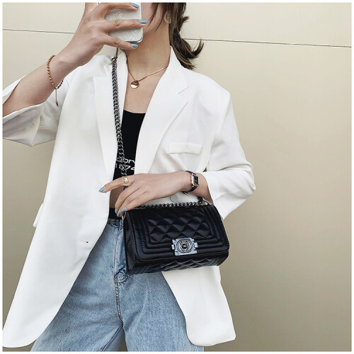 Bolsa de corrente matelassada estilo Chanel, na moda. 2