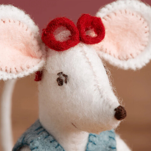 Corinne Lapierre Little Mouse The Librarian Felt Craft Mini Kit 1