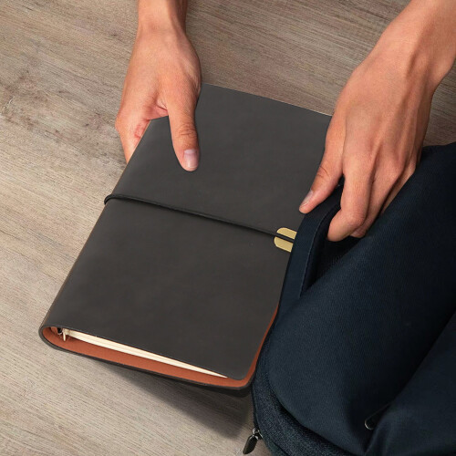 Carnet à reliure cuir A5 rechargeable, papier 100 g/m² 2