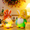 Lampadario a forma di gnomo pasquale con luce LED e cappello giallo 3