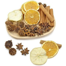 Pot-pourri de Noël à garnir un bol avec des pommes et des oranges séchées.