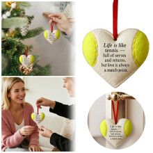 Mini pelota de béisbol con forma de corazón y tarjeta inspiradora.