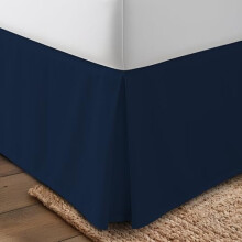 Jupe de lit double bleu marine Ă plis quadruples souples, hauteur 40,6 cm (16 pouces).
