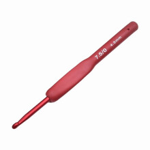 Ganchillo ergonómico de 4,5 mm con cabeza de aluminio, color rojo.