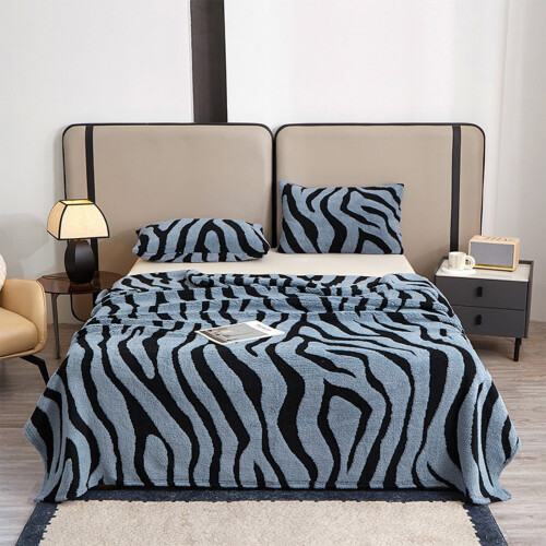 Blue Plush Fleece Throw Blanket 200 x 150 cm