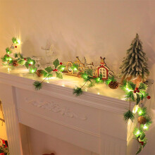 Weihnachtsgirlande mit Lichtern, Stechpalmenzweigen und Tannenzapfen, 2 m