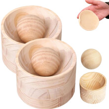 Houten deegpers met voet en bal