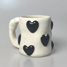 Hand-painted ceramic coffee mug with pink heart – microwave safe, white interior, reusable, perfect gift. Compatible with coffee & milk.