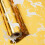 Gouden metallic kerstcadeaupapierrol – Rendier & 1