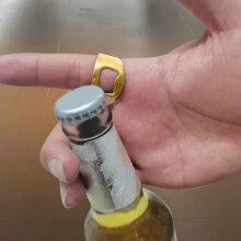 Anillo de barman de acero de titanio con abridor de botellas