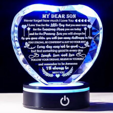 Corazón de cristal de regalo para hijo con base LED, ideal para cumpleaños y graduación.