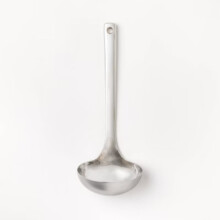 Cucharón de acero inoxidable plateado de 29 cm (11,4"). Apto para lavavajillas.