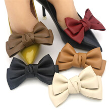 2Pcs Removable Shoe Clips Leather Bow Shoe Clips Shoe Jewelry Clips Wedding Party Shoe Buckle Creamy-White