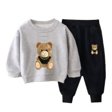 Completo per bambina composto da felpa con cappuccio e spalle scoperte con stampa orsetto, pantaloni a quadri e tuta in cotone felpato elasticizzato,