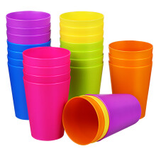 Kolorowe plastikowe kubki w kształcie misia, zestaw na imprezę