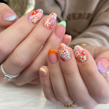 24 Pcs Almond Press on Nails Korte Fake Nails Fransk Tip med Blomsterdesigns