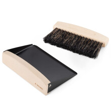Navaris Table Sweeping Brush Beech Wood Crumb Catcher with Scoop 15.5 x 10 x 4 cm - Hand Broom for Kitchen Dining Room Catering